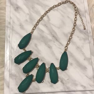 NWOT Green and Gold Statement Necklace